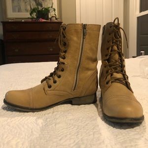 Steve Madden 8.5 lace up leather booties.